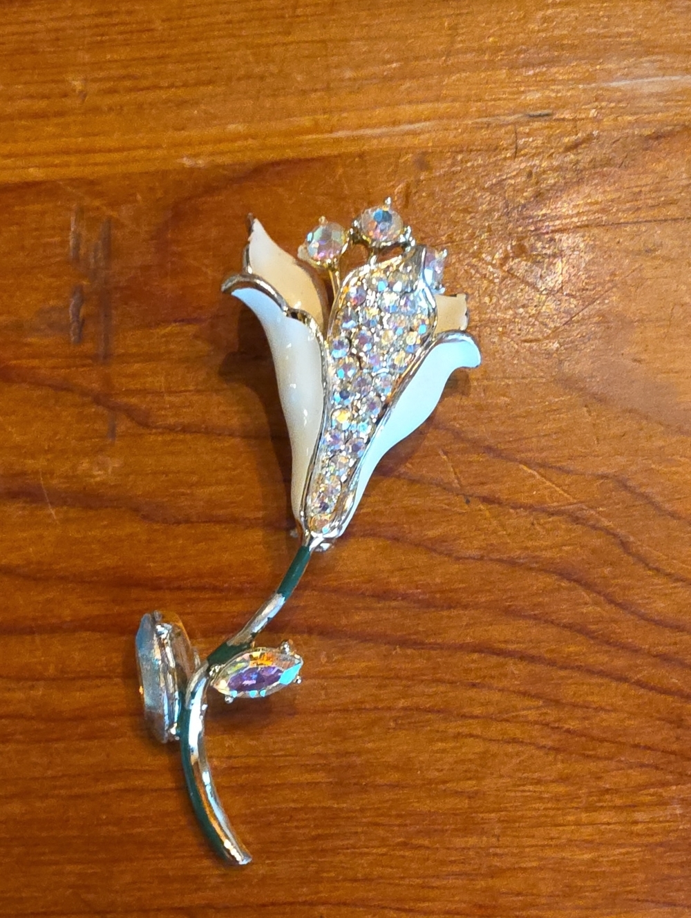 Vintage Weiss Enamel Rhinestone Trumpet Flower Vine Pin Brooch